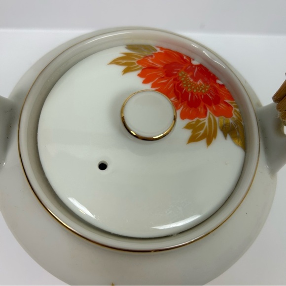 Otagiri Peony Teapot red & gold on white porcelain with bamboo rattan handle - Picture 5 of 10